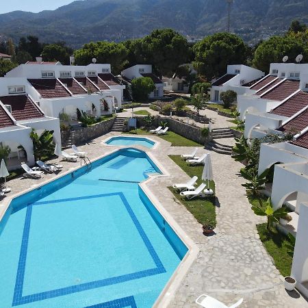 Club Lapethos Bungalow ไคริเนีย ภายนอก รูปภาพ