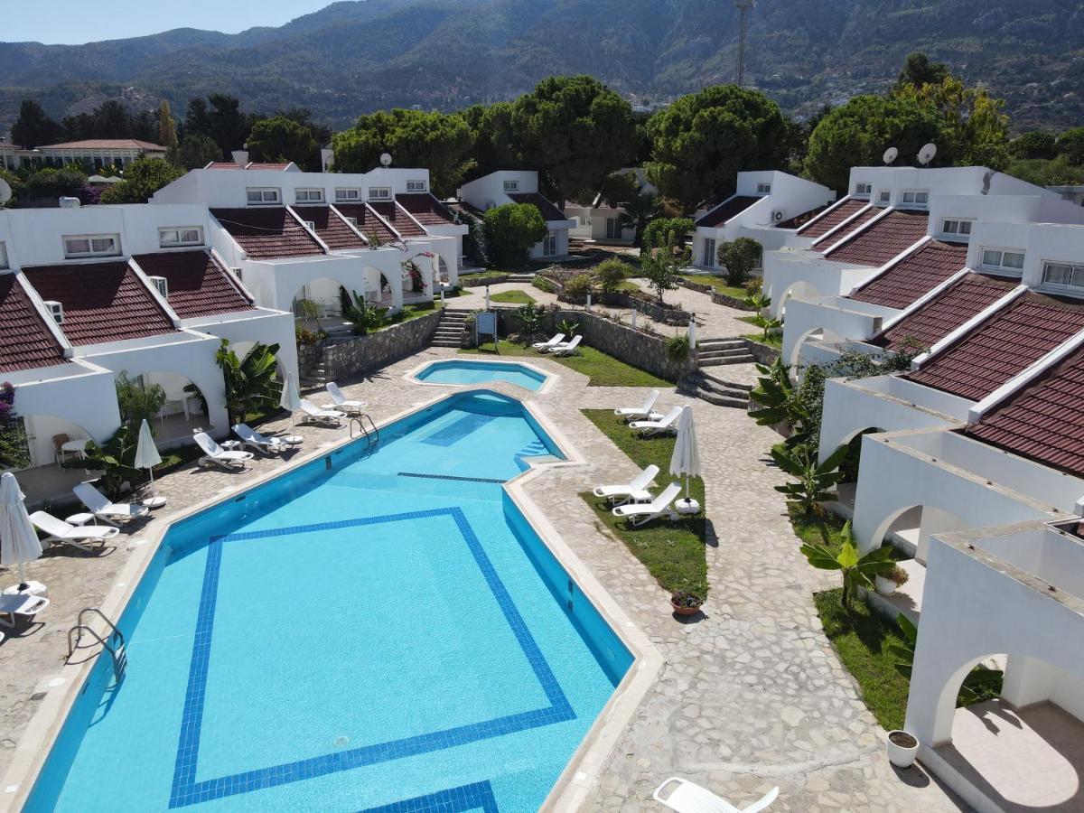 Club Lapethos Bungalow ไคริเนีย ภายนอก รูปภาพ